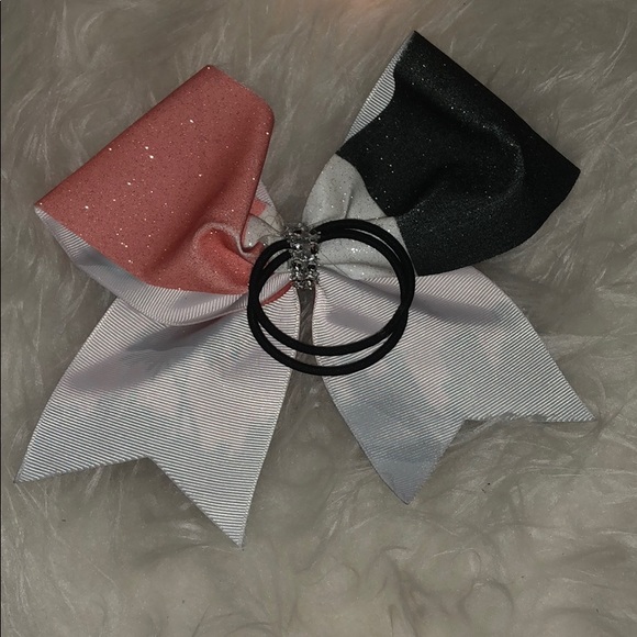 Cheer bow - Picture 2 of 2